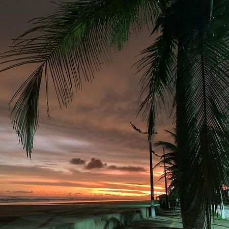 Lindo Sobrado Amarelo -Proximo A Praia Mongaguá Kültér fotó