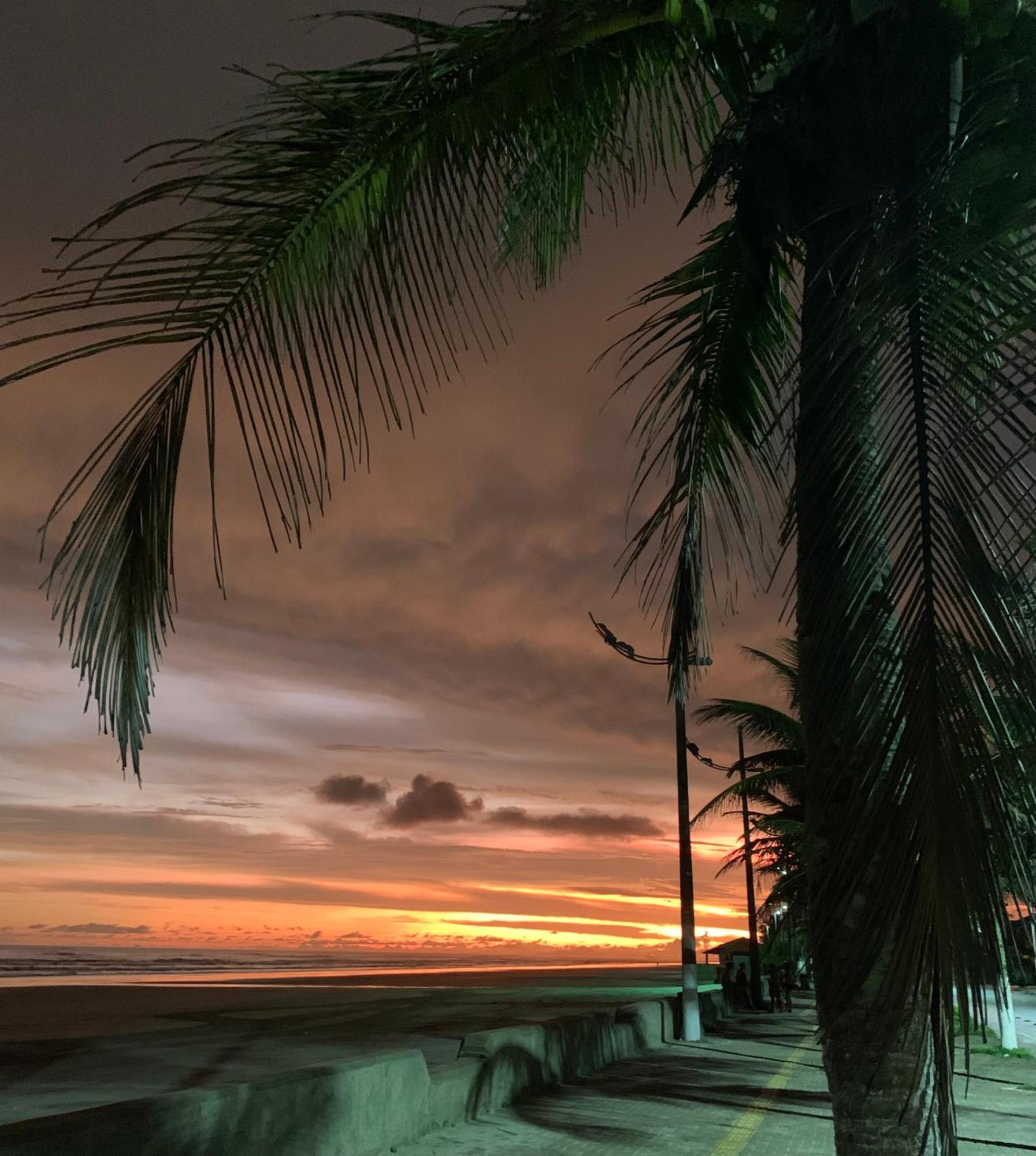 Lindo Sobrado Amarelo -Proximo A Praia Mongaguá Kültér fotó